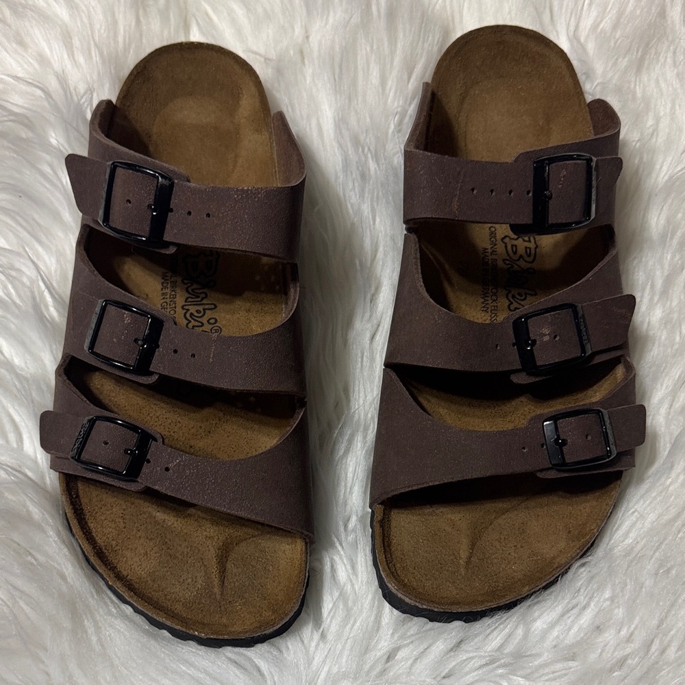 Triple-Buckle Brown Women’s Sandals with Contoured Footbed